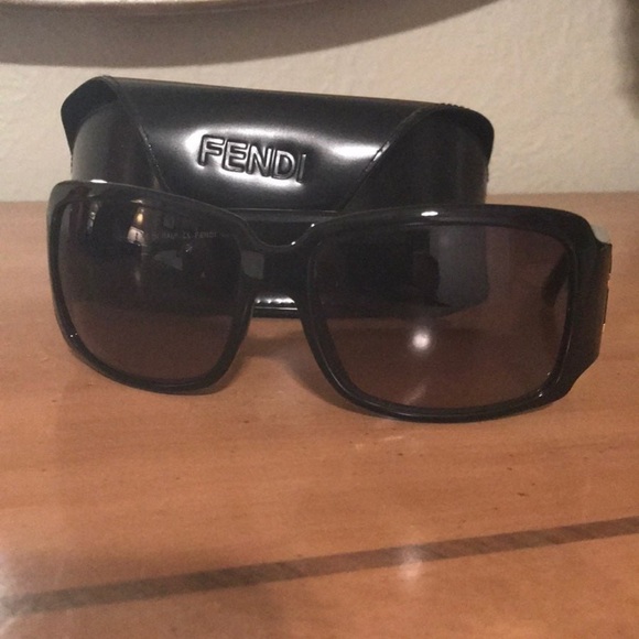 Fendi Accessories - Fendi Large Sunglasses